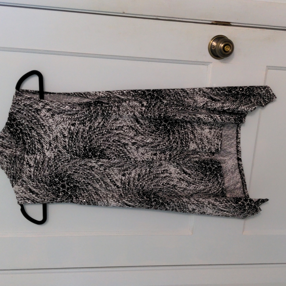Black and white size M top with scattered sequins - Picture 5 of 5